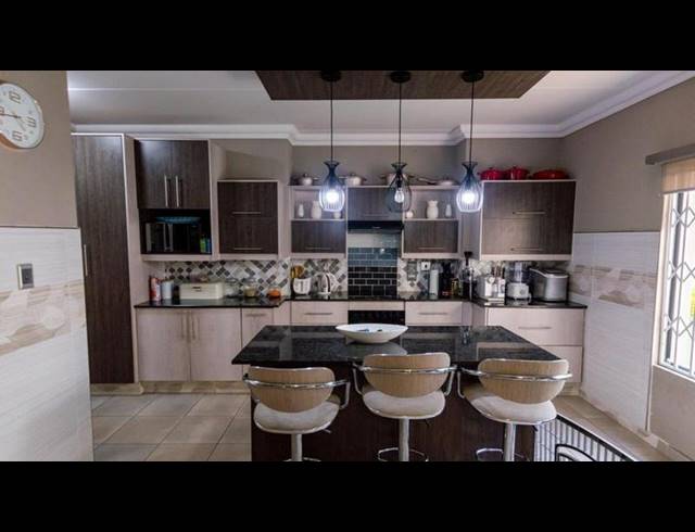 3 BEDROOM TOWNHOUSE FOR SALE IN TERENURE